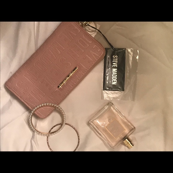 💥💥Sold Steven Madden Wristlet! New!!! - Picture 3 of 5